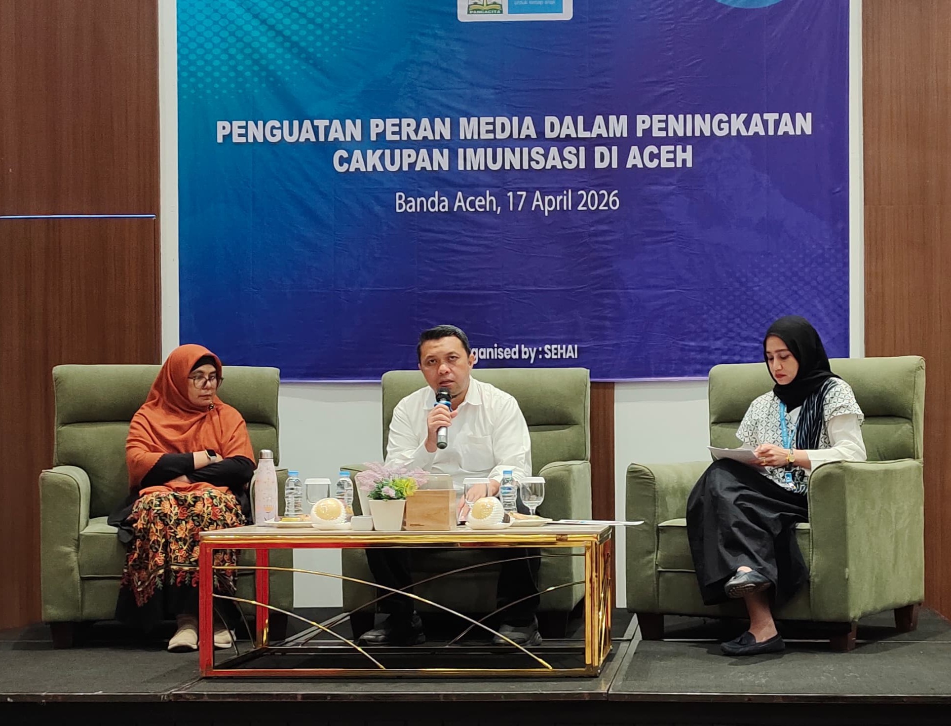 Pertemuan Penguatan Peran Media dalam Peningkatan Cakupan Imunisasi di Aceh yang digelar di Ayani Hotel, Banda Aceh, Jumat (17/4).