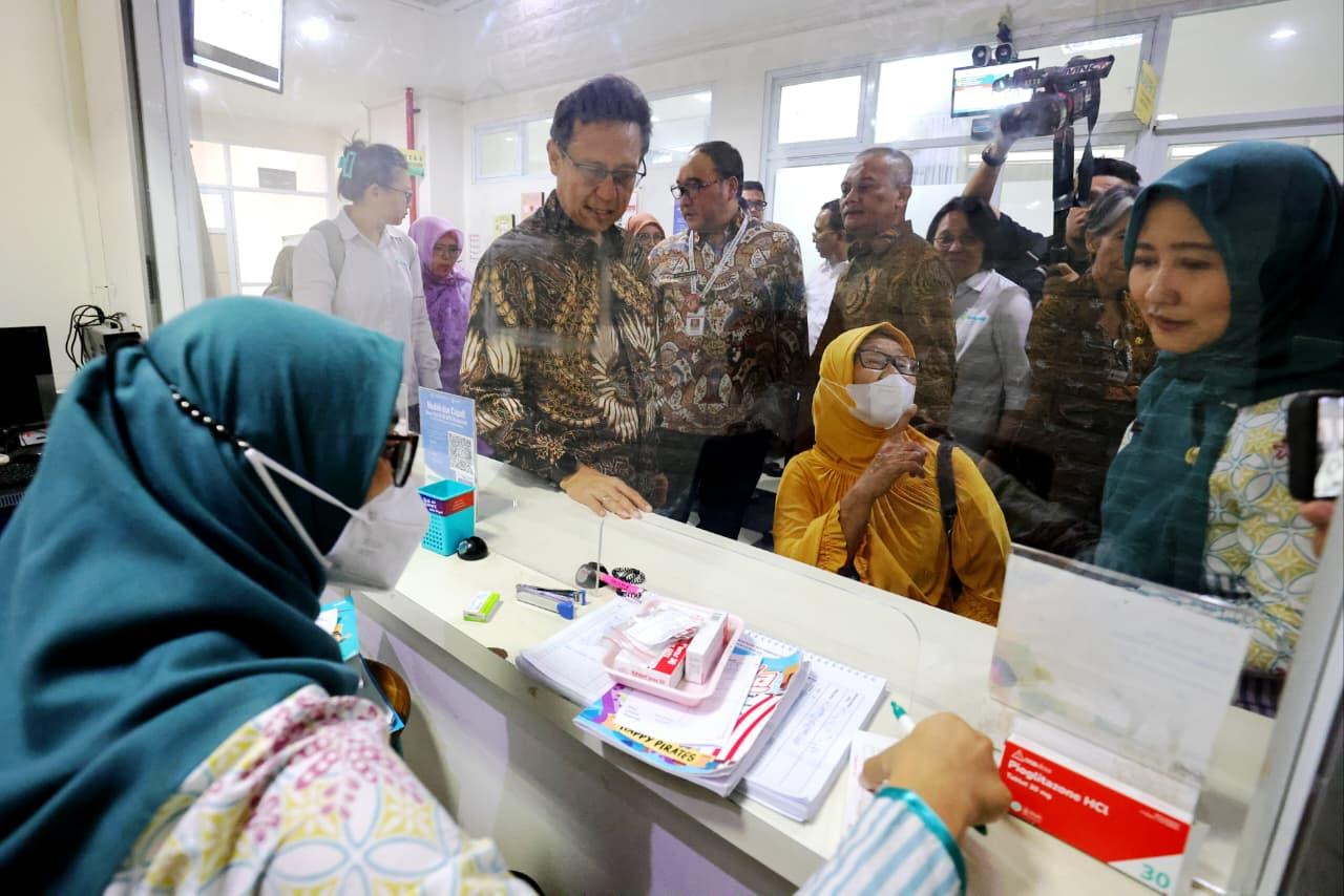 Menkes saat meninjau pelaksanaan satu tahun CKG di RSUP dr. Kariadi, Semarang, Selasa (10/2).