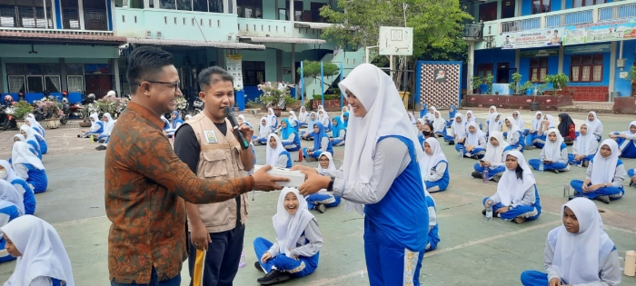 Upaya Turunkan Stunting, Dinkes Aceh Berikan Tablet Tambah Darah kepada Siswa SMA Negeri 3 Langsa