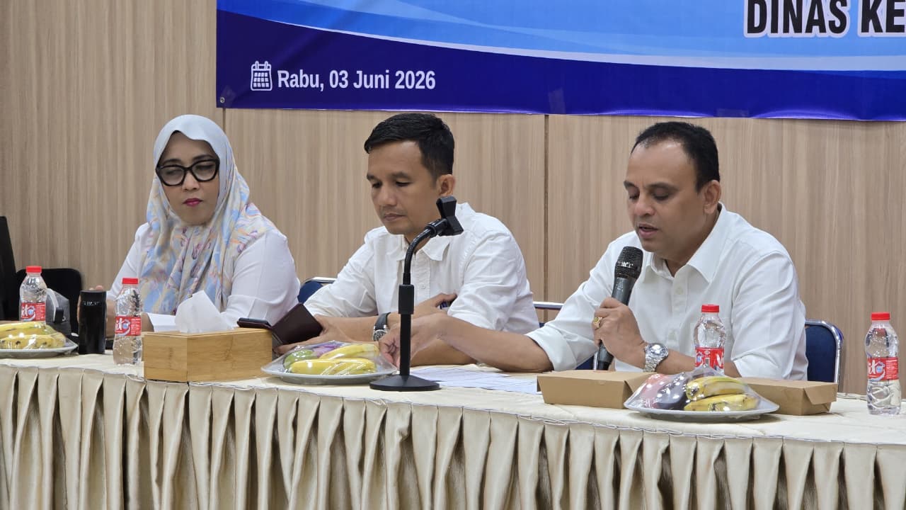Plt. Kepala Dinas Kesehatan Aceh Ferdiyus, SKM, M.Kes, saat membuka Pertemuan Penggalangan Dukungan Mitra dalam Pelaksanaan Kampanye Hidup Sehat di Provinsi Aceh yang berlangsung di Balai Pelatihan Kesehatan (Bapelkes) Aceh, Rabu (3/6/2026).