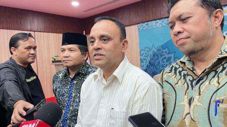 Plt. Kepala Dinas Kesehatan Provinsi Aceh Ferdiyus (kedua dari kanan) usai kegiatan media briefing ‘Mengejar Anak Zero Dose’ di Banda Aceh, Kamis, 21 Mei 2026