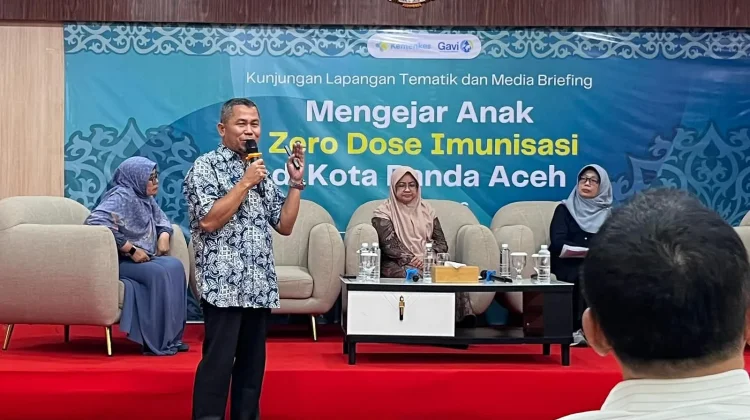 Administrator Kesehatan Ahli Madya Kementerian Kesehatan Edy Hariyanto (kedua dari kiri) dalam media briefing ‘Mengejar Anak Zero Dose’ di Balai Pelatihan Kesehatan Provinsi Aceh, Banda Aceh, Kamis, 21 Mei 2026