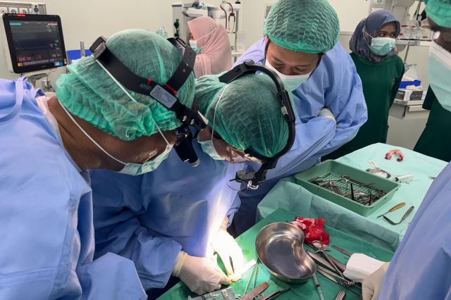 Dokter Ahli THT Berhasil Rekonstruksi Hidung Pelana di RSUDZA, Tingkatkan Fungsi dan Estetika