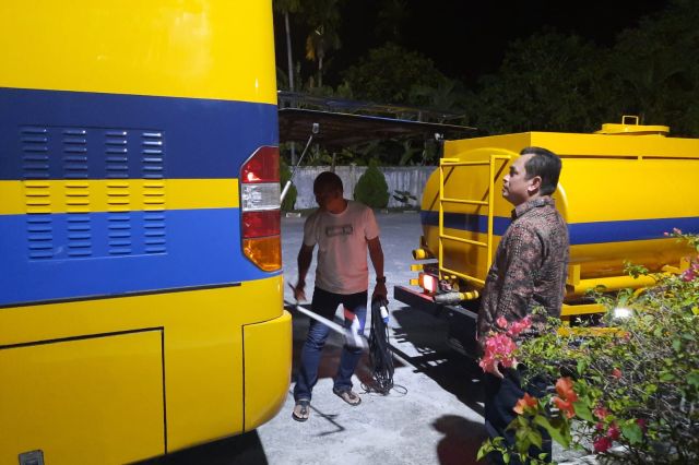 Kadinkes Aceh Tinjau MCK Mobile di Asrama Haji Aceh