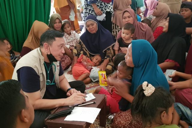 Layani Penyintas Banjir : Tim Kesehatan Bergerak DTPK Dinkes Aceh Tembus Jalan Terjal ke Simpang Jernih, Ikut Boyong Dokter Spesialis Dari Banda Aceh