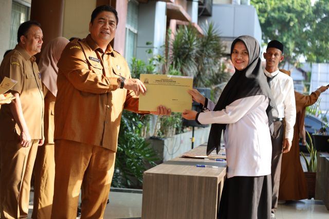 83 Tenaga Kontrak di Dinas Kesehatan Aceh Terima SK